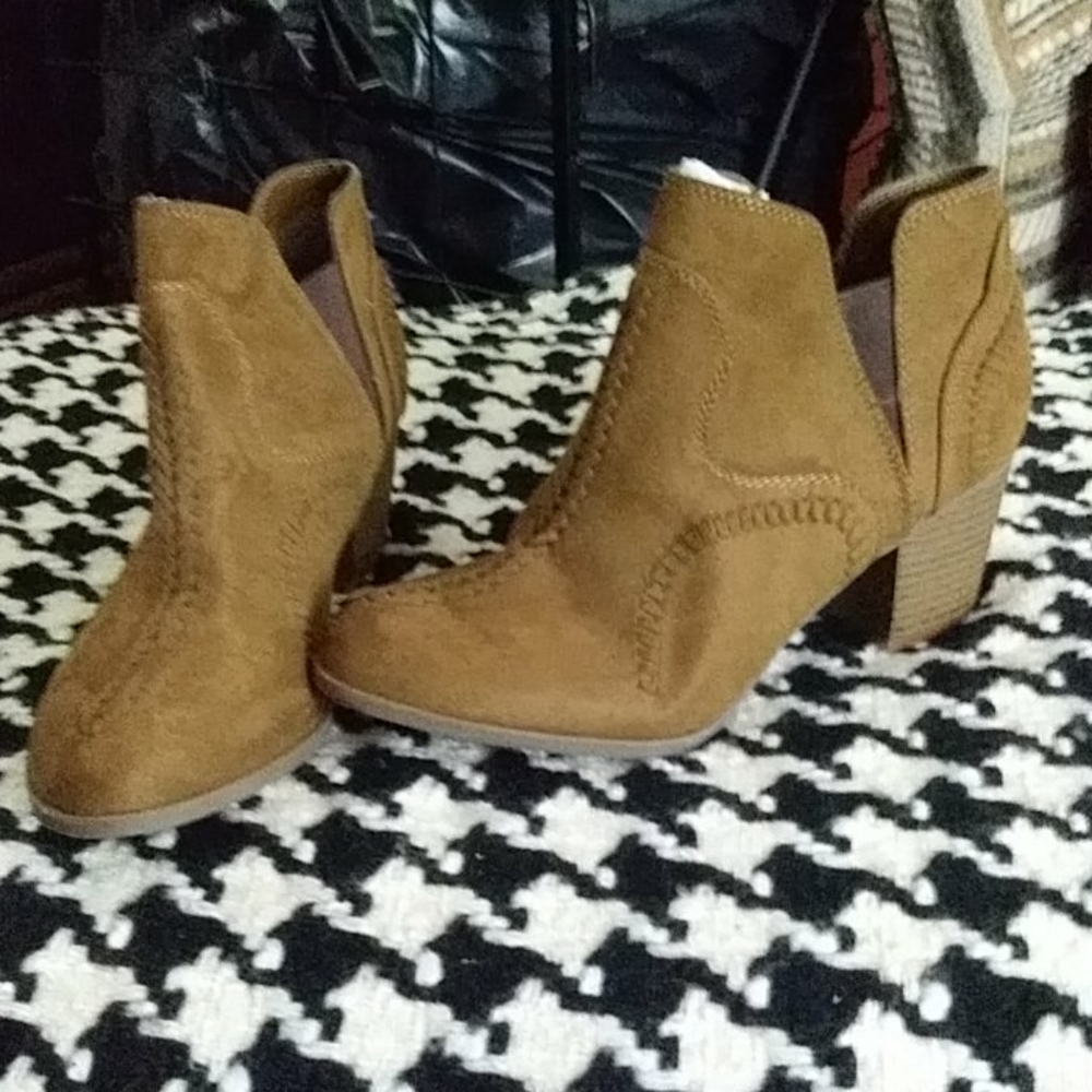 Women's shoes